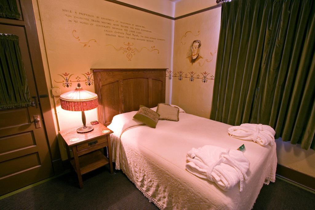 فيلا Mcmenamins Olympic Club سنتراليا المظهر الخارجي الصورة
